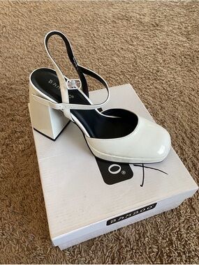 BAMBOO Cream Patent Block Heel Slingback Pumps- Size 8